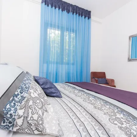 Holiday home Ruzmarin *