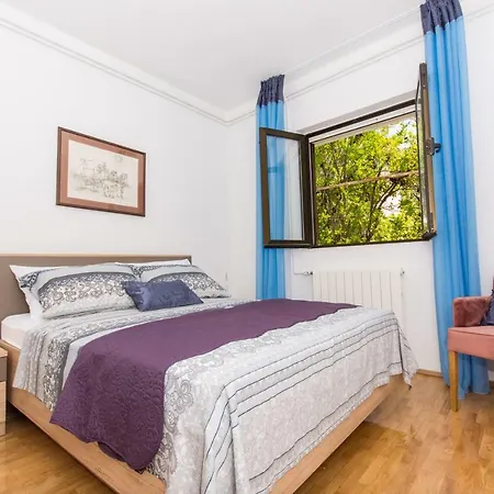Holiday home Ruzmarin *